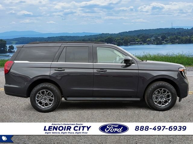 Used 2025 Ford Expedition Active RWD image 2