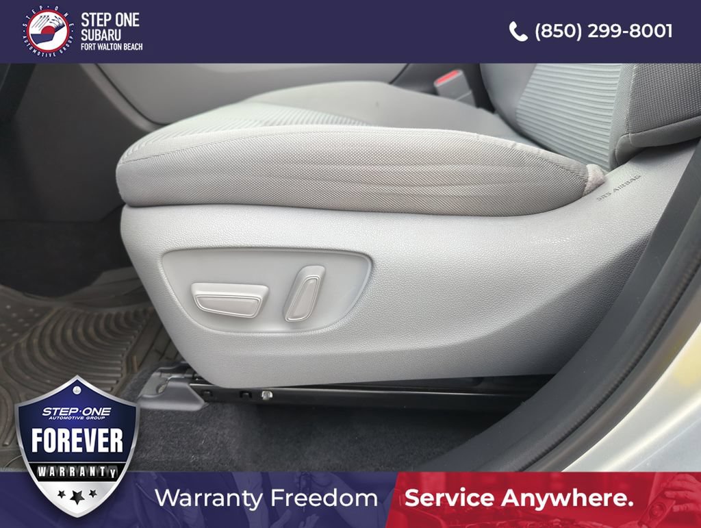 Used 2021 Toyota Highlander L FWD image 13