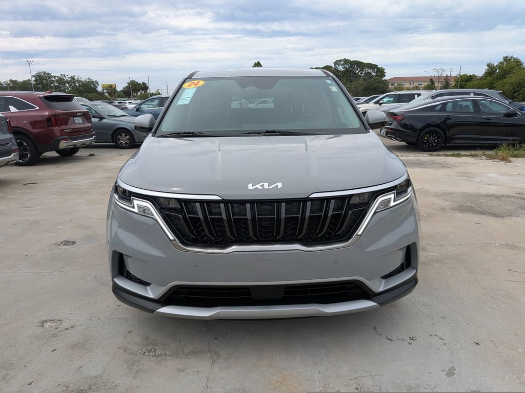 Used 2024 Kia Carnival EX FWD image 3