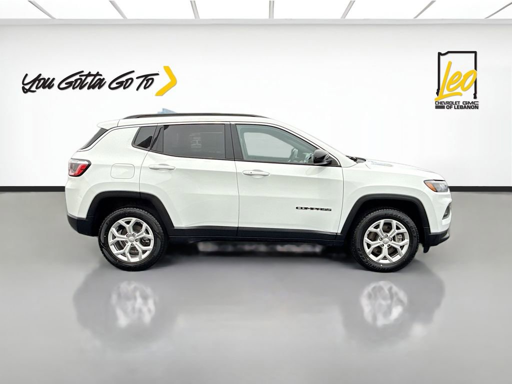 Used 2024 Jeep Compass Latitude image 4