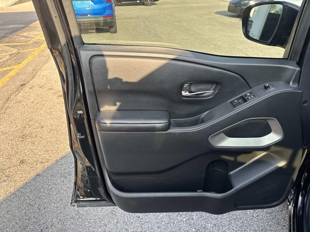 Used 2025 Nissan Frontier SV RWD image 20