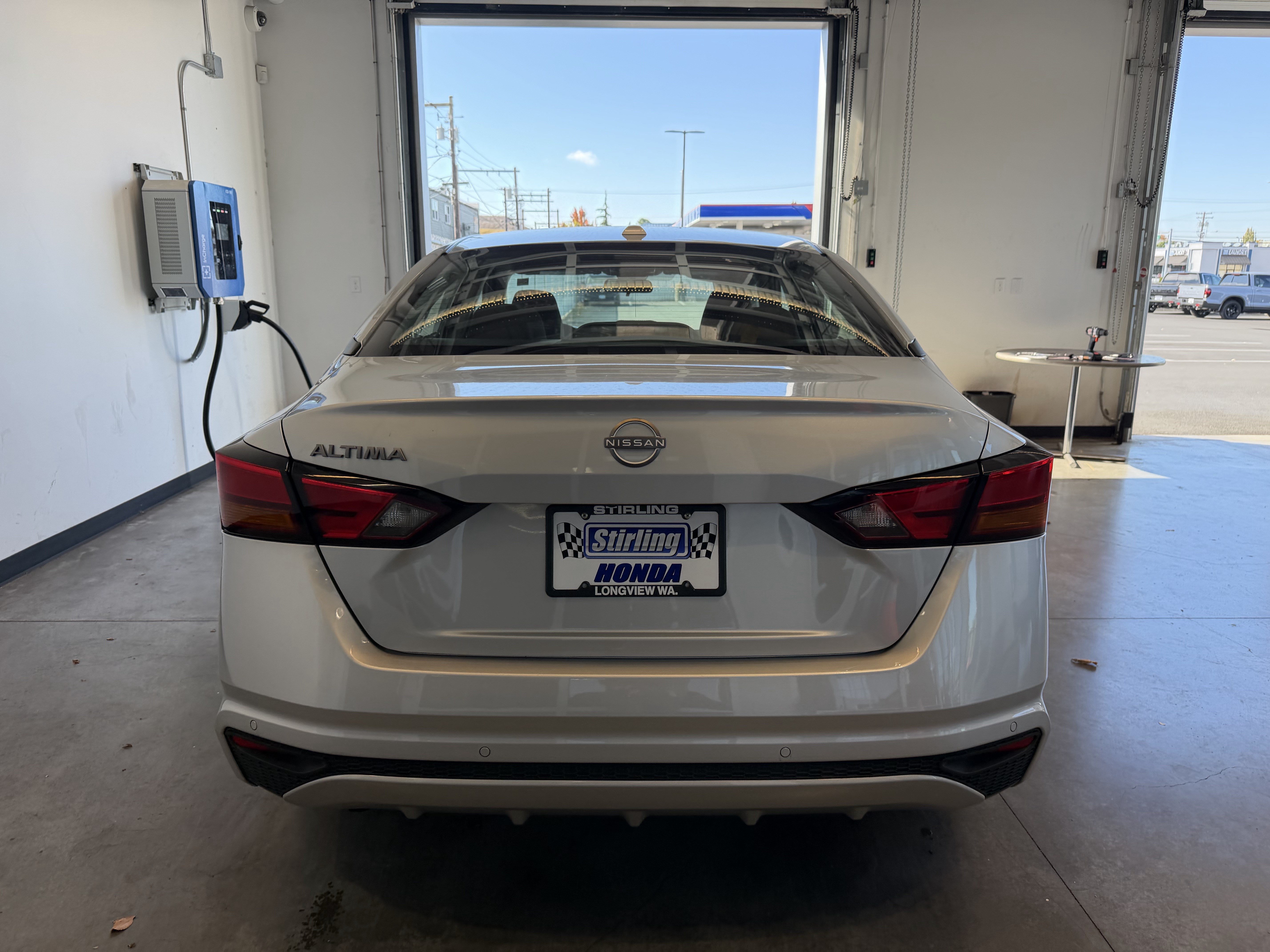 Used 2025 Nissan Altima 2.5 SV FWD image 4
