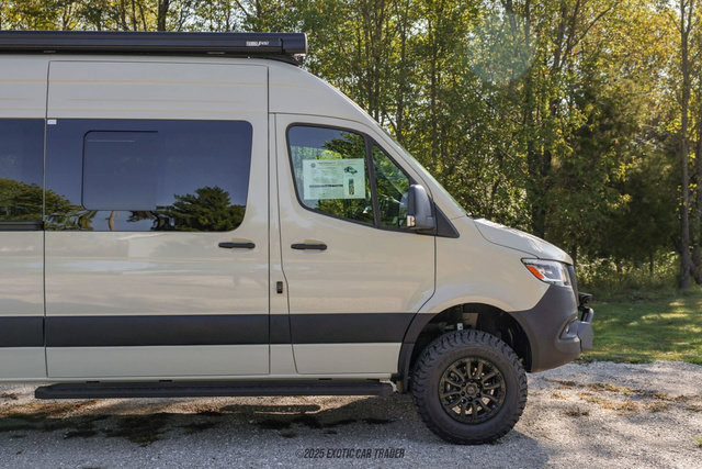 Used 2025 Mercedes-Benz Sprinter 2500 image 11