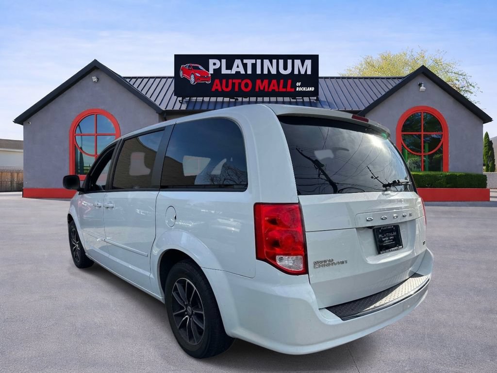 Used 2017 Dodge Grand Caravan SE FWD image 4