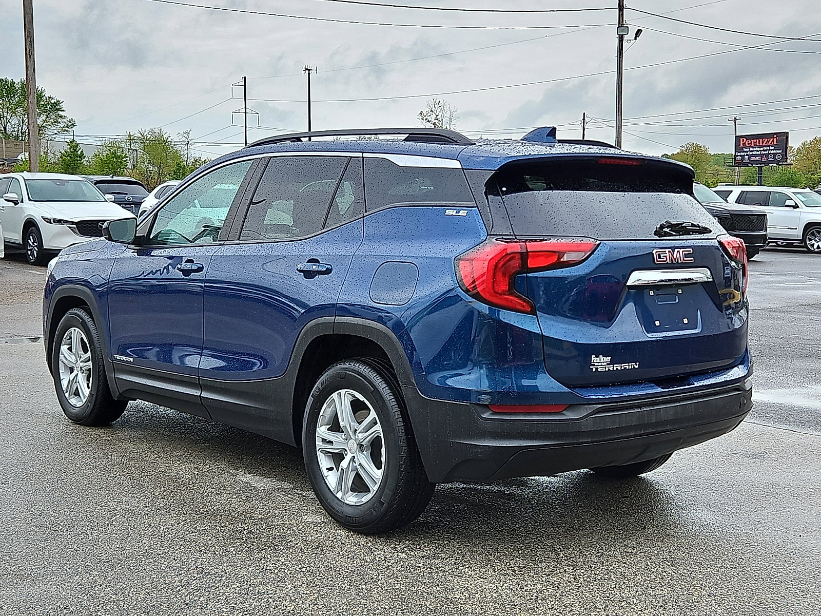Used 2021 GMC Terrain SLE w/ Driver Convenience Package FWD image 4