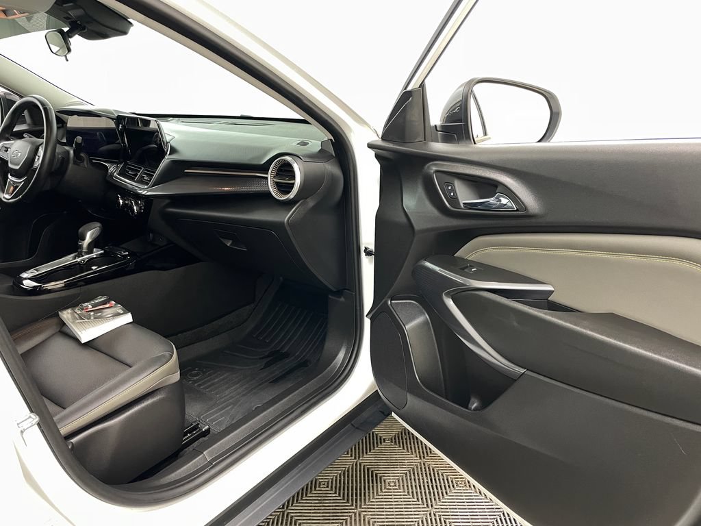 Certified 2024 Chevrolet Trax ACTIV w/ Sunroof Package FWD image 35