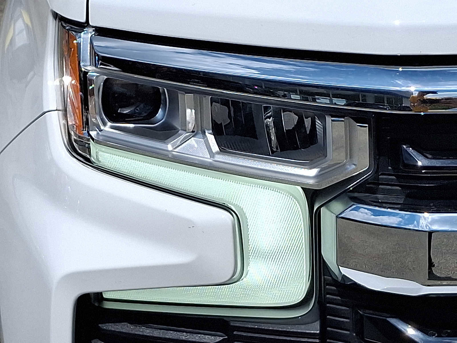 Used 2023 Chevrolet Silverado 1500 LT AWD/4WD image 9