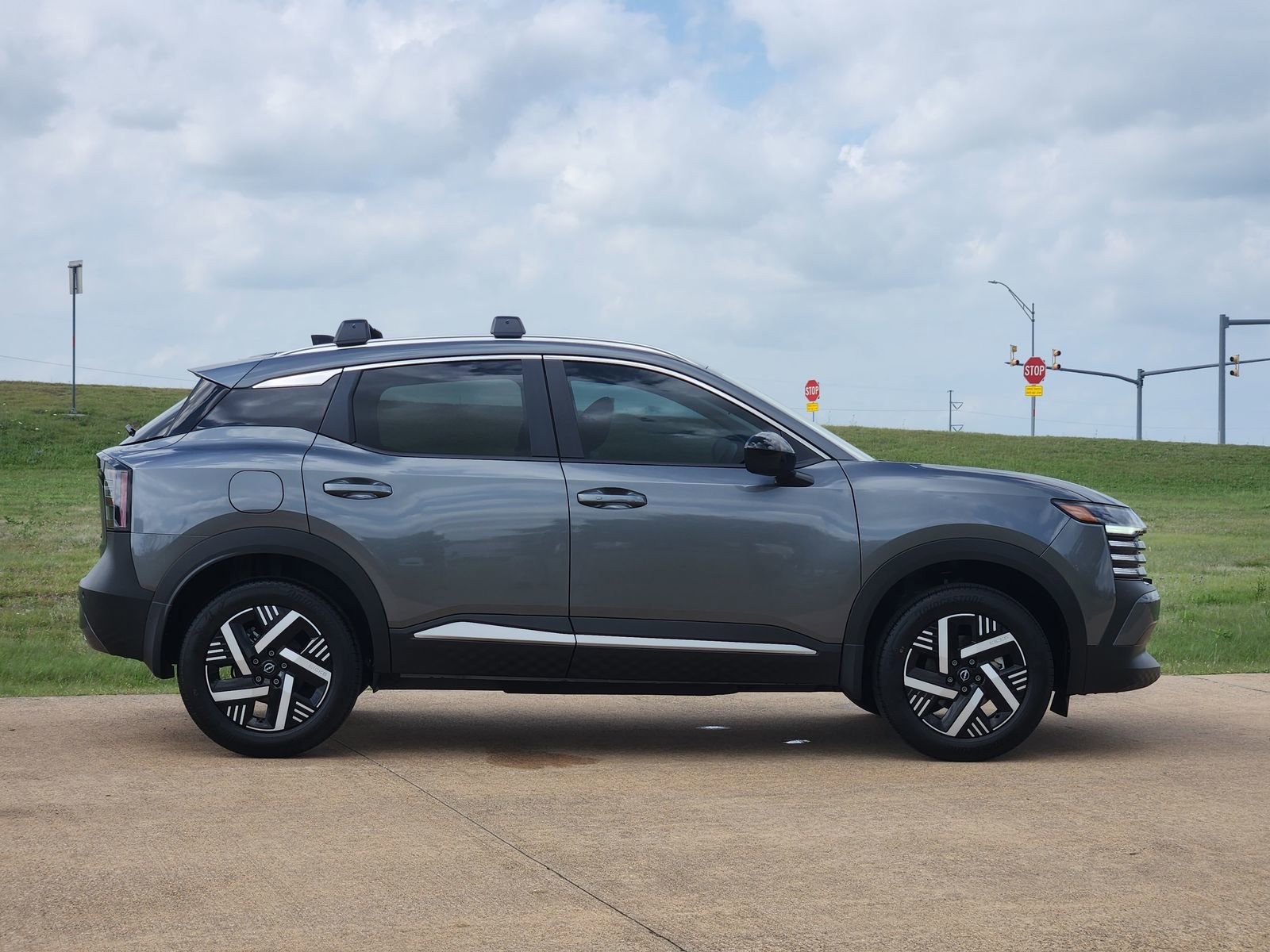 Used 2026 Nissan Kicks SV w/ Charging Package image 7