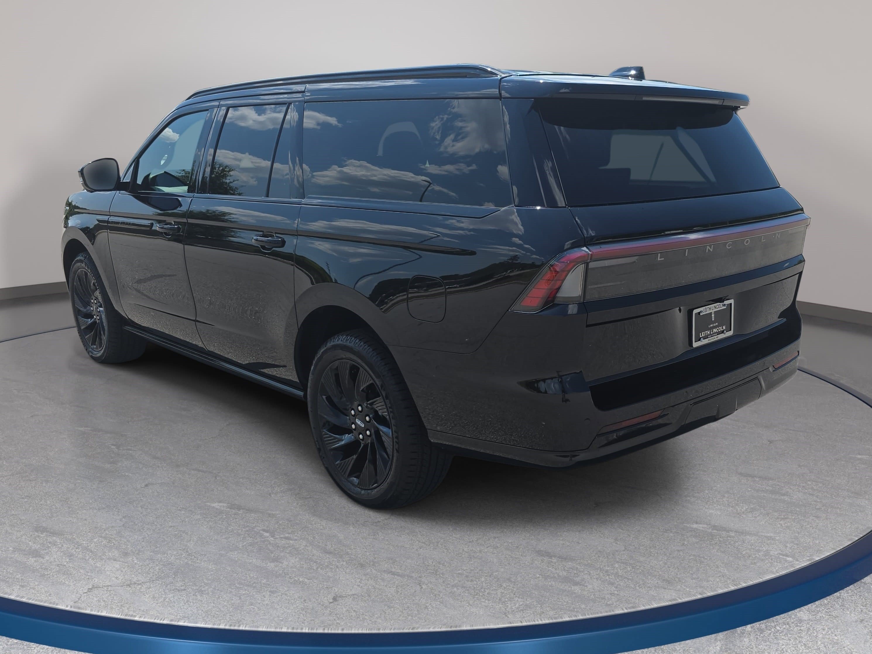 New 2026 Lincoln Navigator L Reserve w/ Jet Appearance Package AWD/4WD image 7