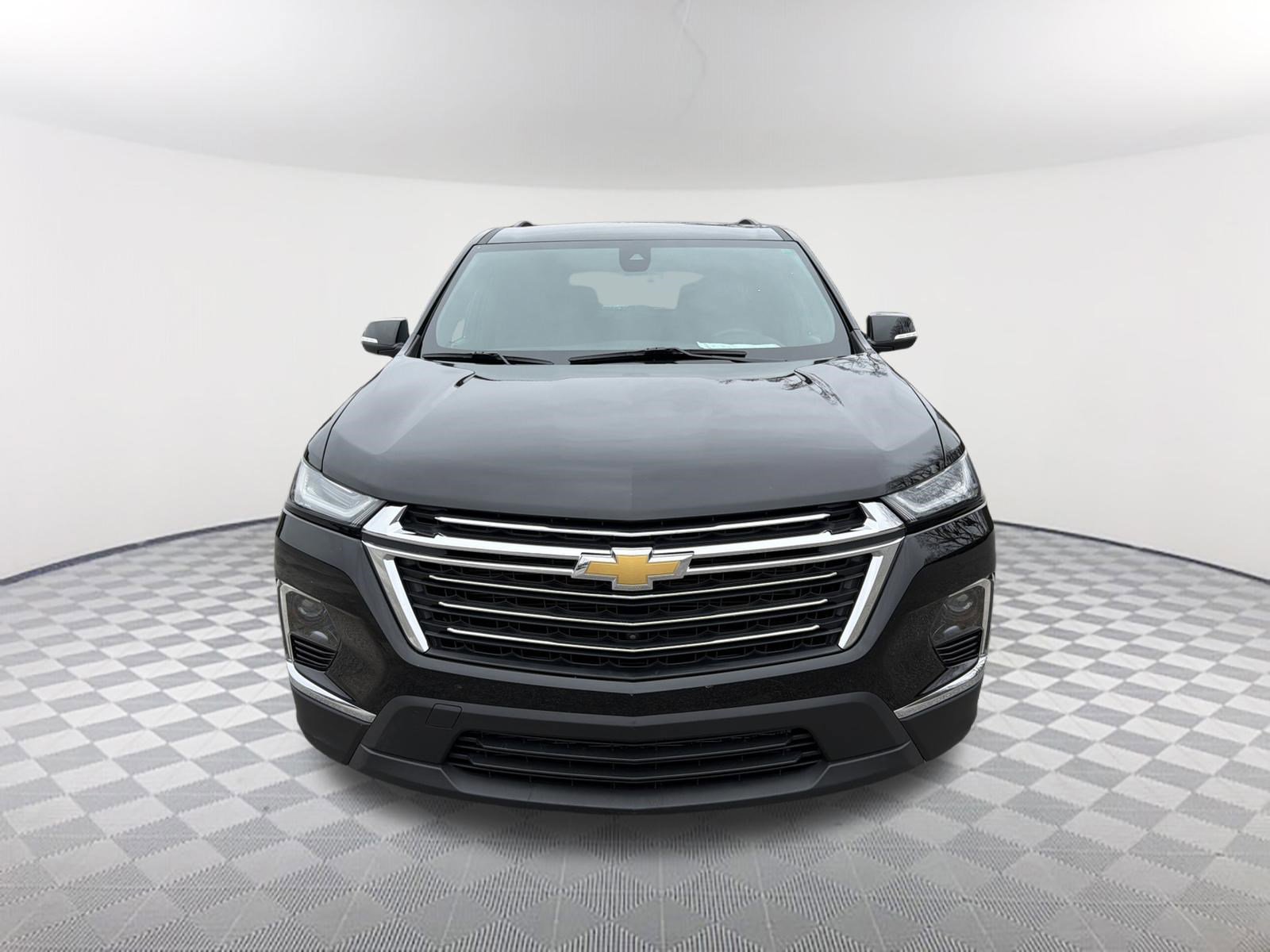 Used 2023 Chevrolet Traverse LT w/ LT Premium Package image 2