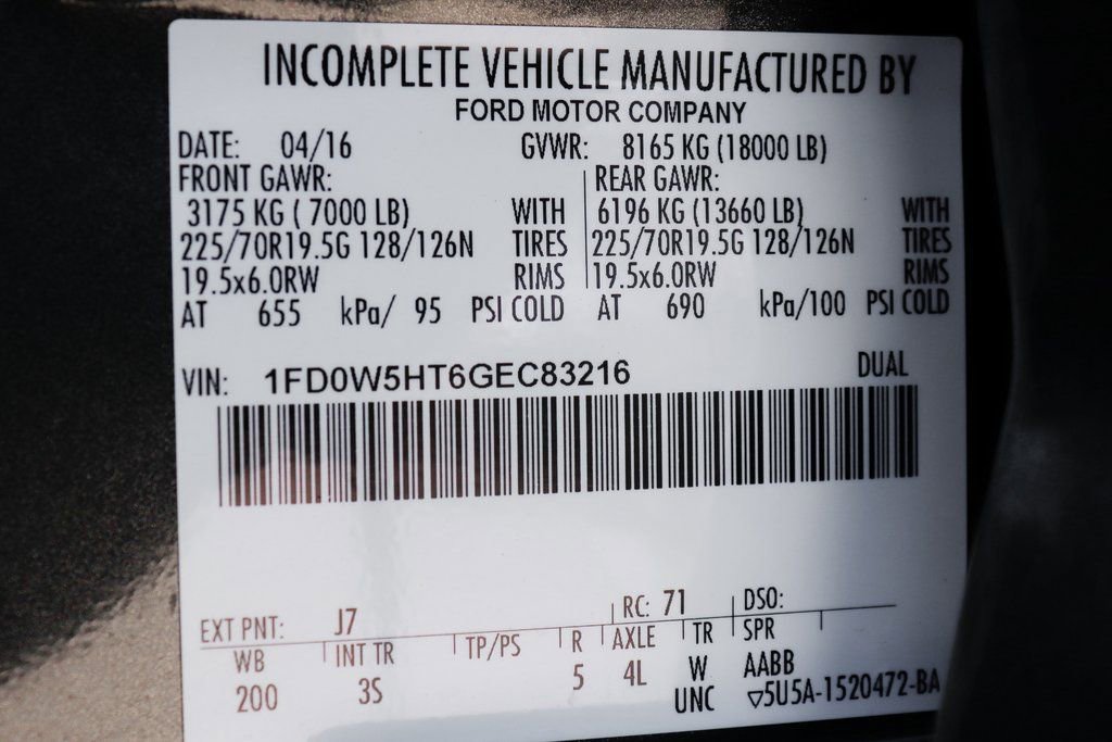 Used 2016 Ford F550 4x4 Crew Cab Super Duty w/ XLT Interior Package image 54