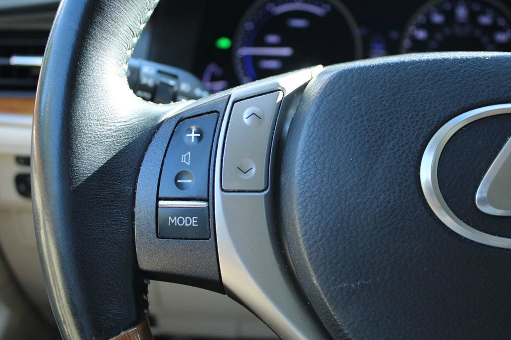 Used 2014 Lexus ES 300h w/ Luxury Package w/Bamboo Trim FWD image 28