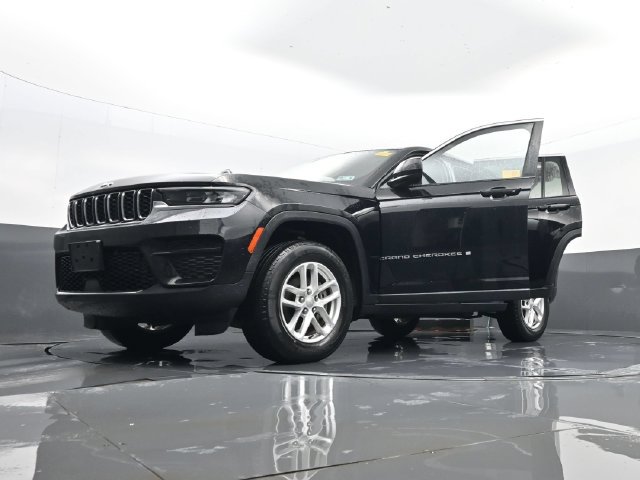 Used 2023 Jeep Grand Cherokee Laredo w/ Luxury Tech Group I AWD/4WD image 33