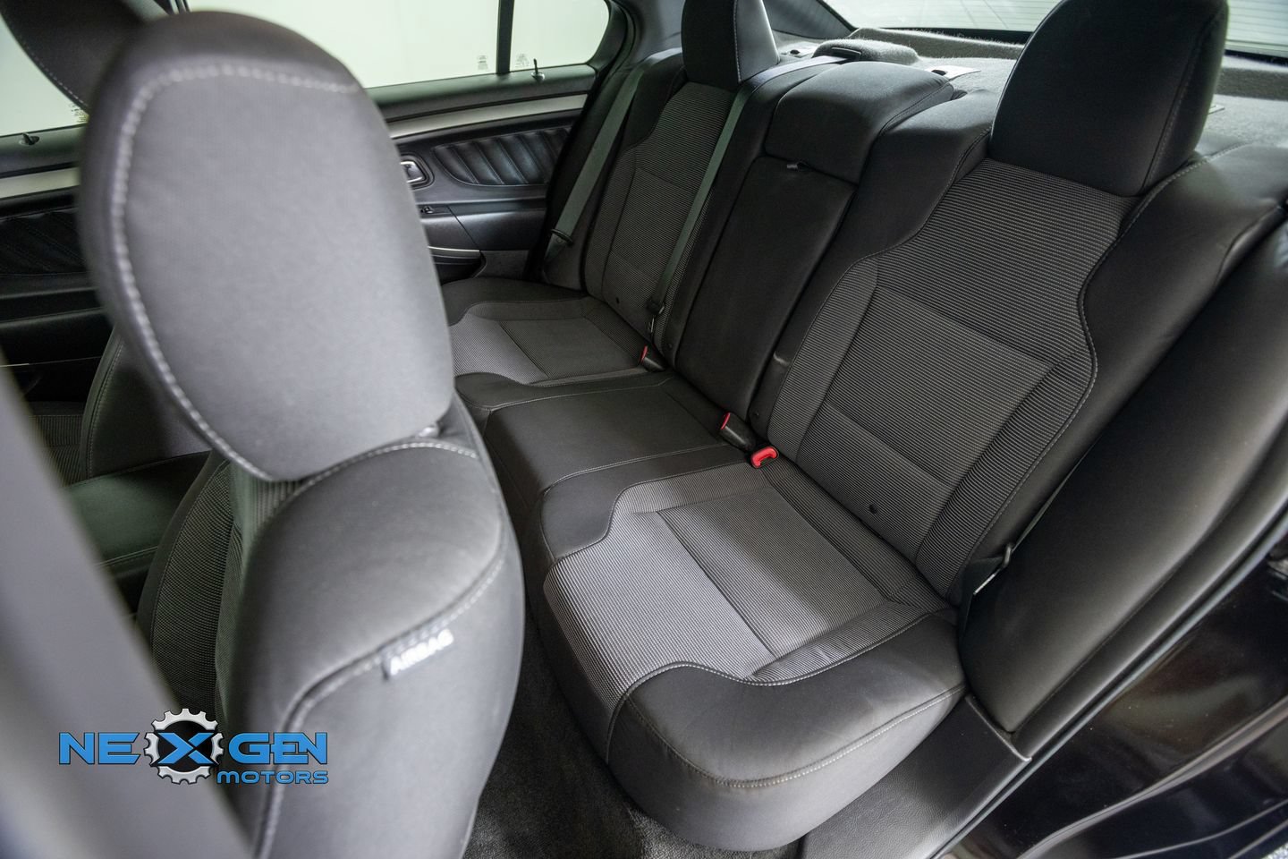 Used 2013 Ford Taurus SEL FWD image 31