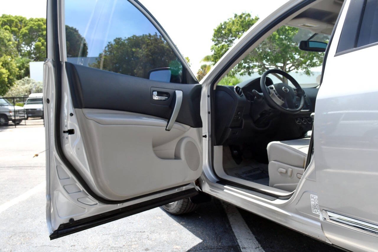 Used 2013 Nissan Rogue SL FWD image 17
