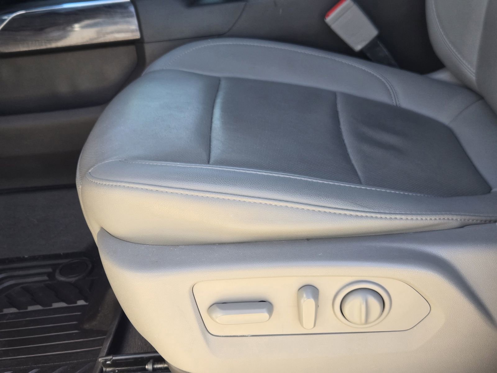 Used 2022 Chevrolet Silverado 1500 LTZ w/ LTZ Premium Package image 26