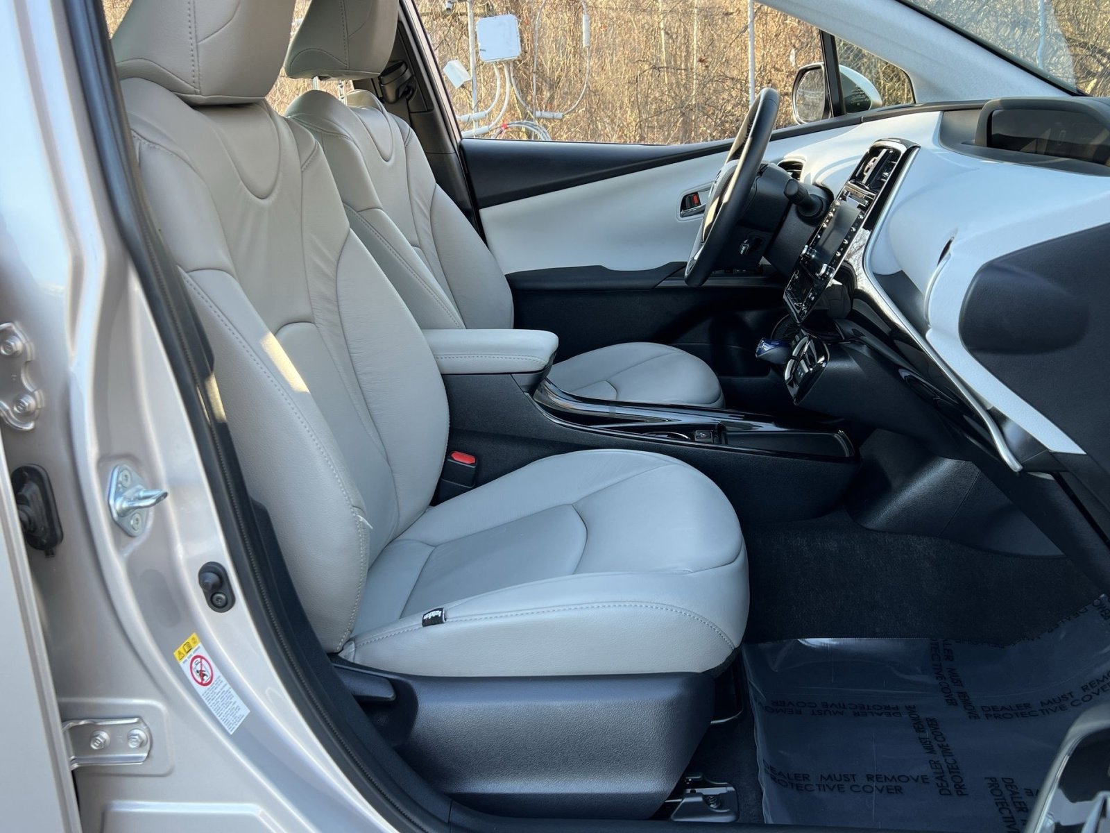 Used 2022 Toyota Prius Prime LE image 25