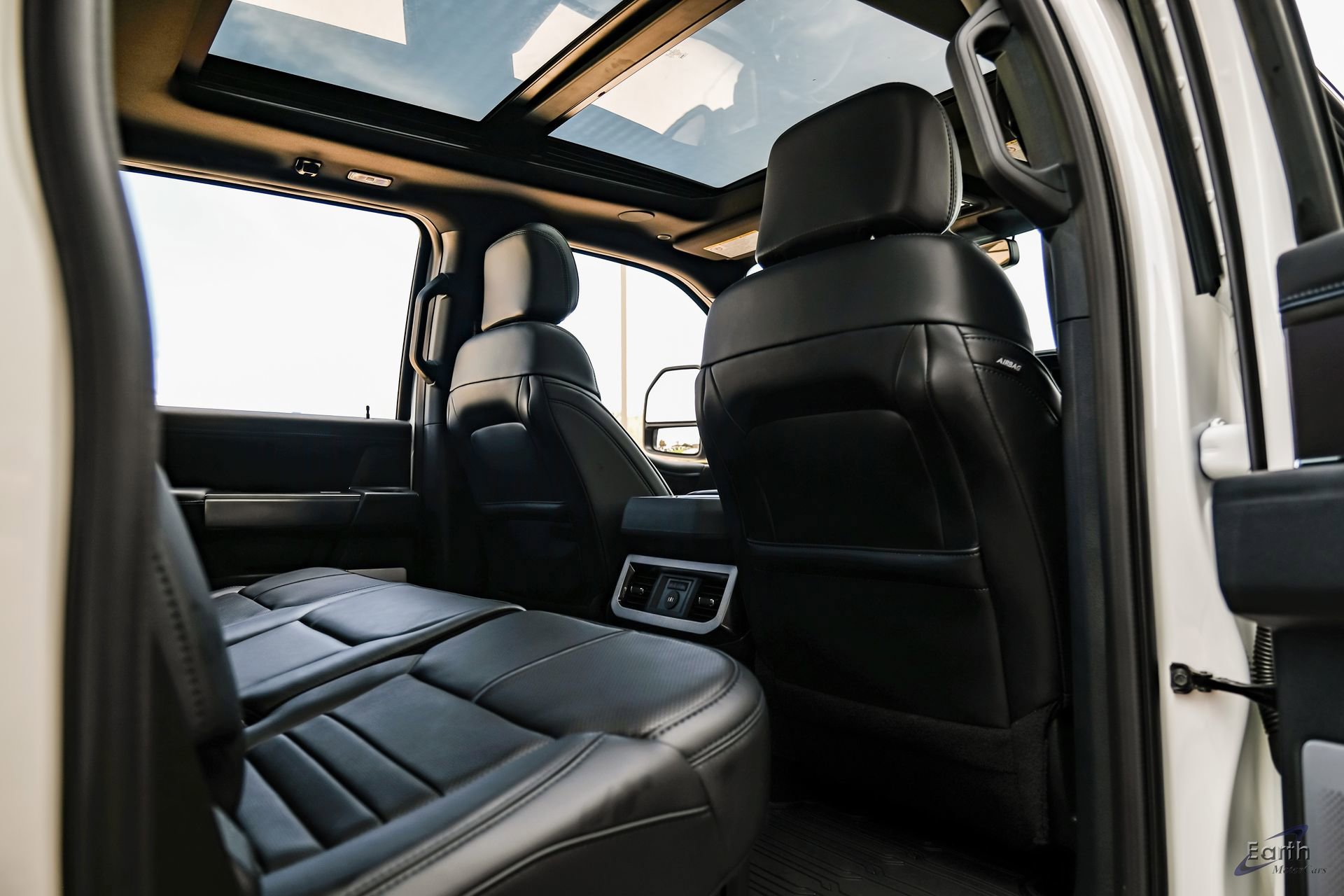 Used 2026 Ford F450 Platinum w/ FX4 Off-Road Package image 90