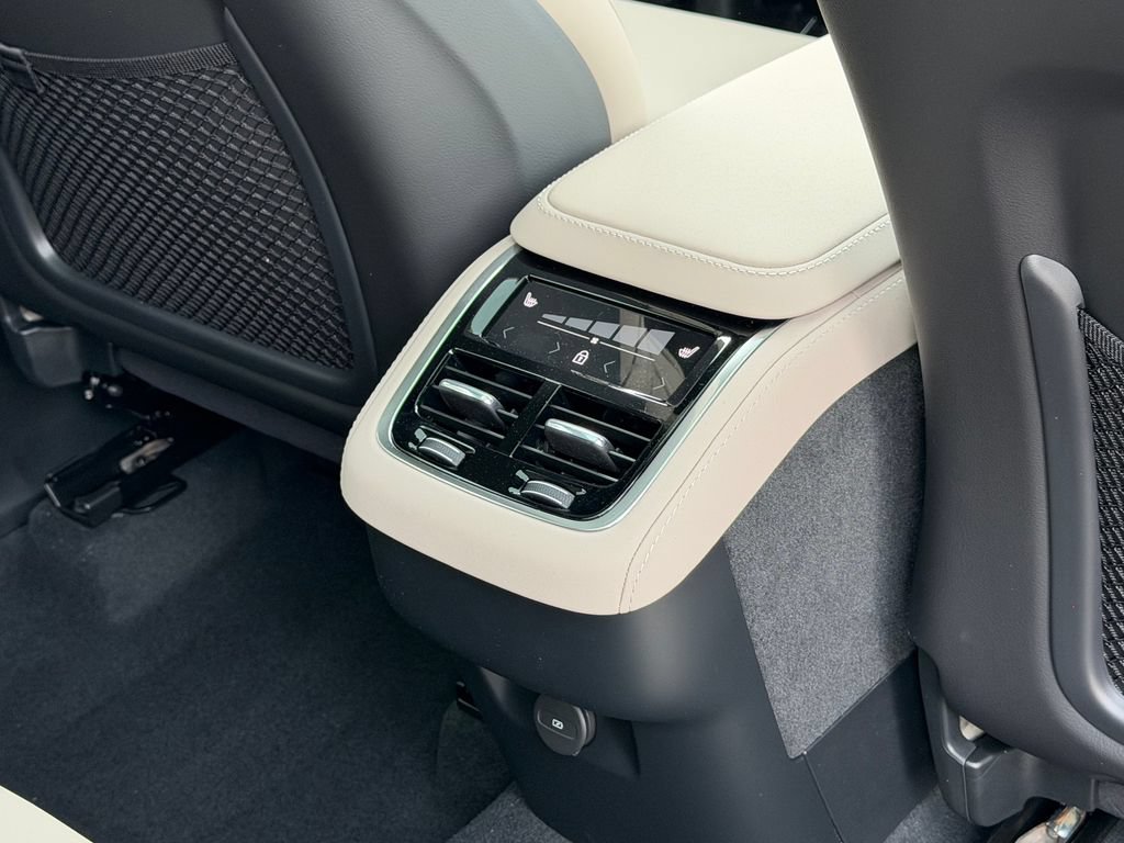 New 2026 Volvo XC90 B6 Plus AWD/4WD image 12