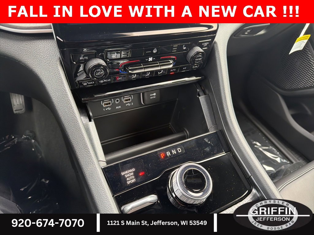 New 2025 Jeep Grand Cherokee Limited w/ Black Appearance Package image 25