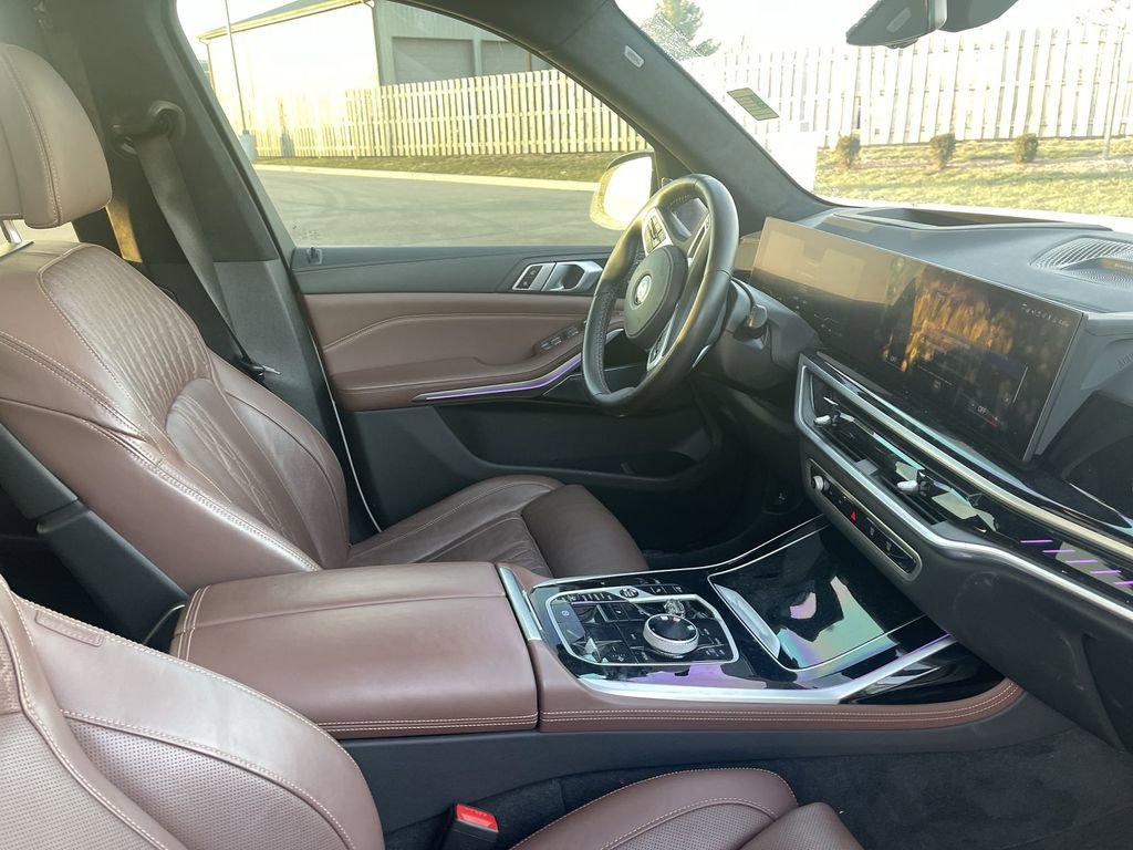 Used 2023 BMW X7 M60i image 43