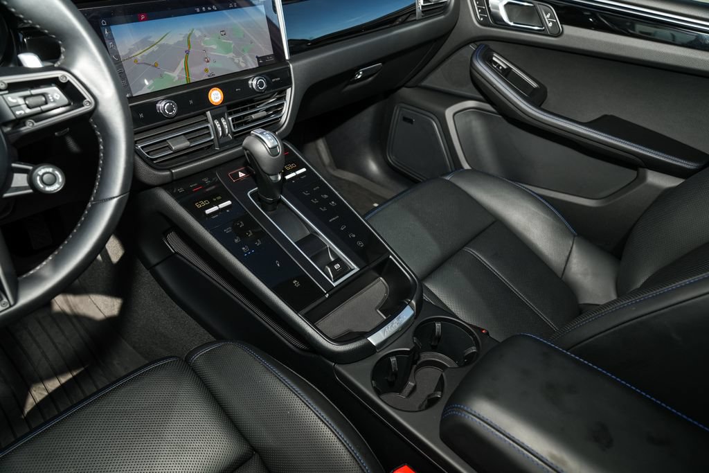 Certified 2026 Porsche Macan Turbo AWD/4WD image 27