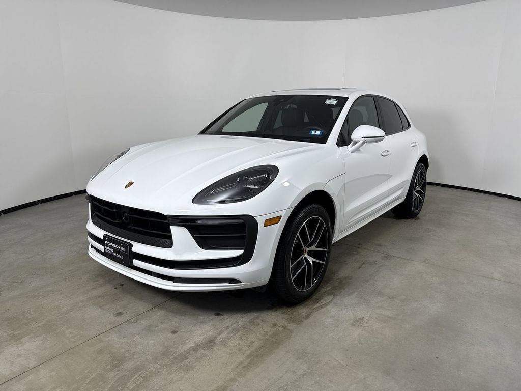 Certified 2025 Porsche Macan image 1