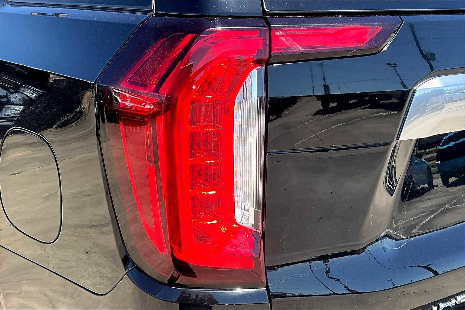 Used 2021 GMC Yukon Denali w/ Denali Premium Package image 29