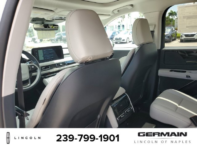 New 2025 Lincoln Aviator AWD image 21