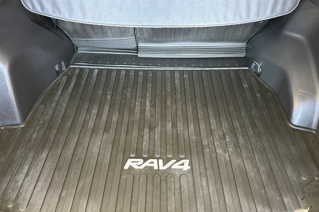 Certified 2022 Toyota RAV4 XLE w/ Convenience Package AWD/4WD image 19