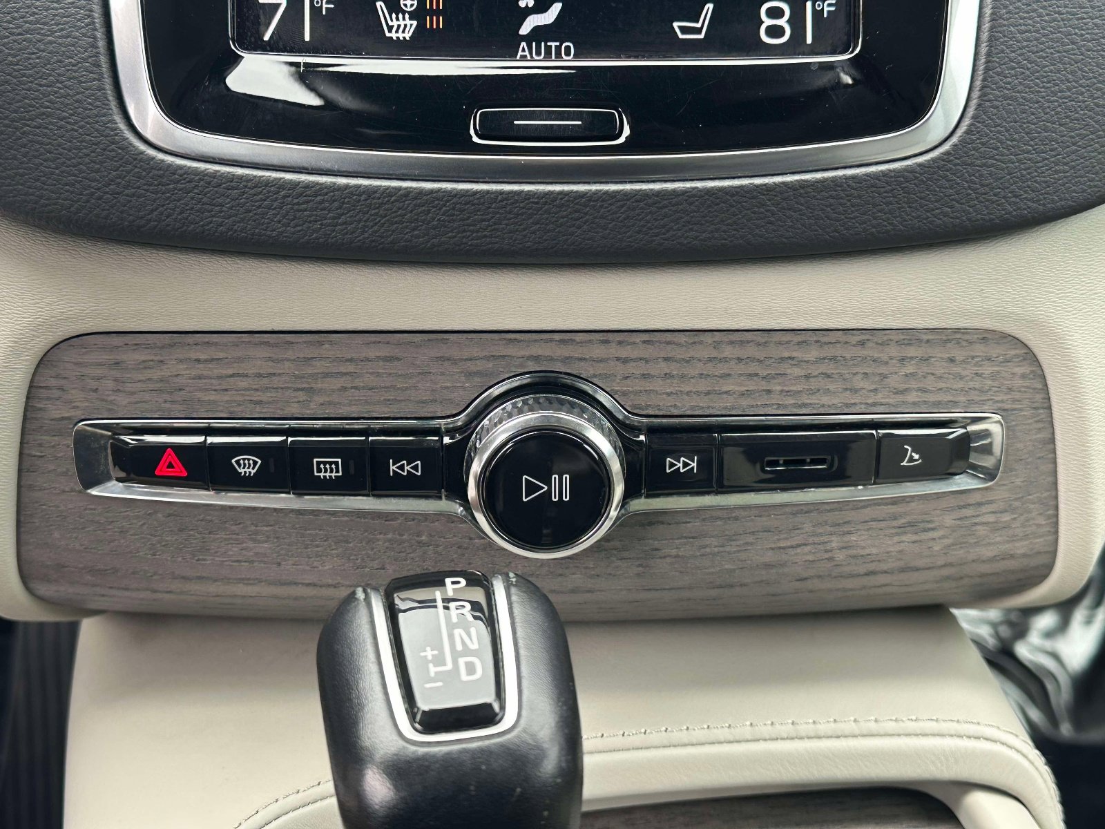 Used 2021 Volvo XC90 T6 Inscription w/ Climate Package image 13