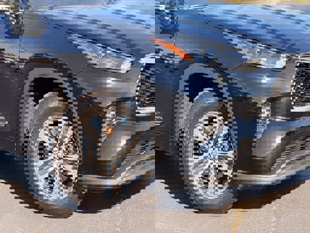 Used 2022 Toyota Highlander XLE image 5