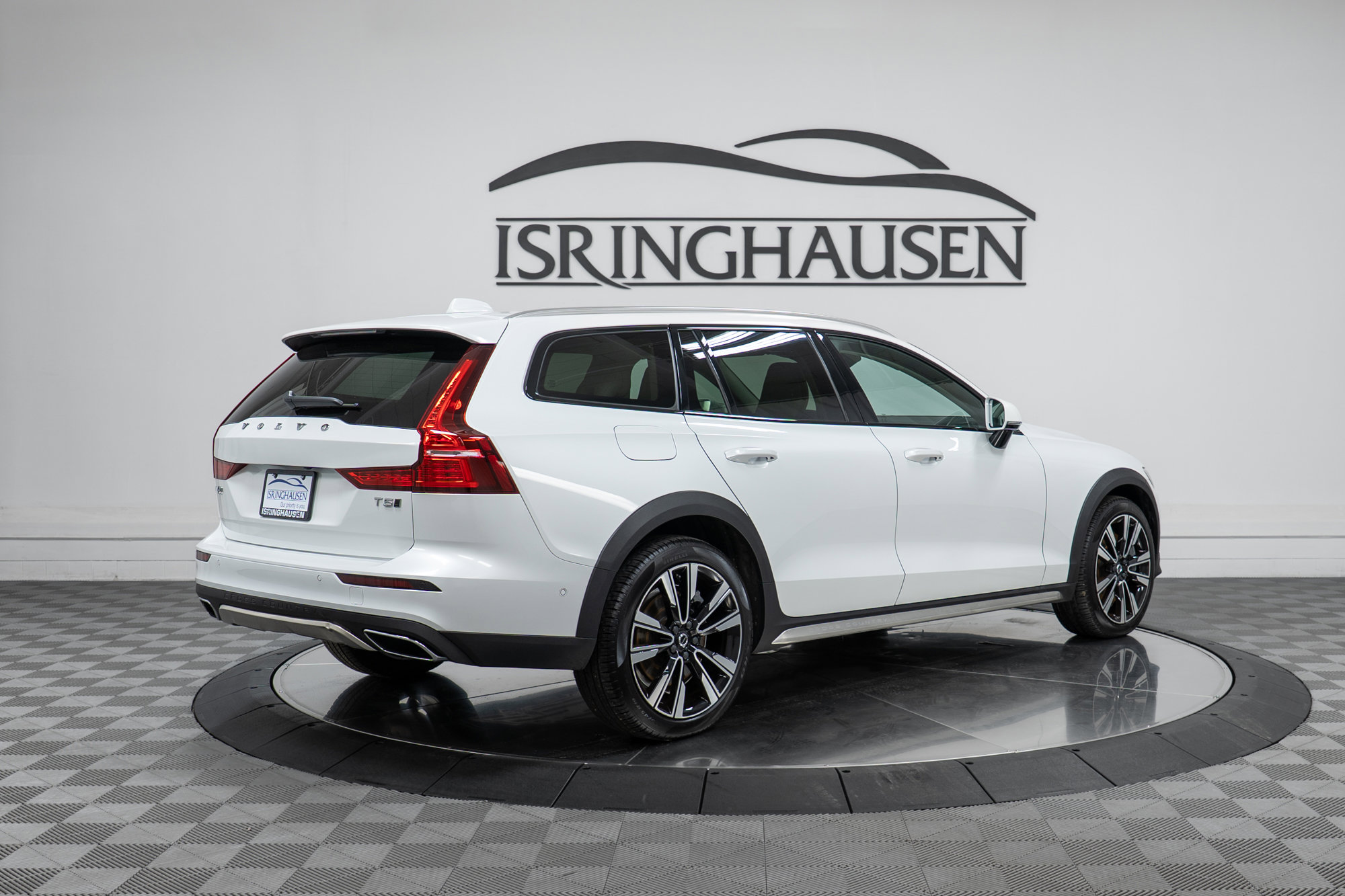 Used 2020 Volvo V60 T5 Cross Country image 5