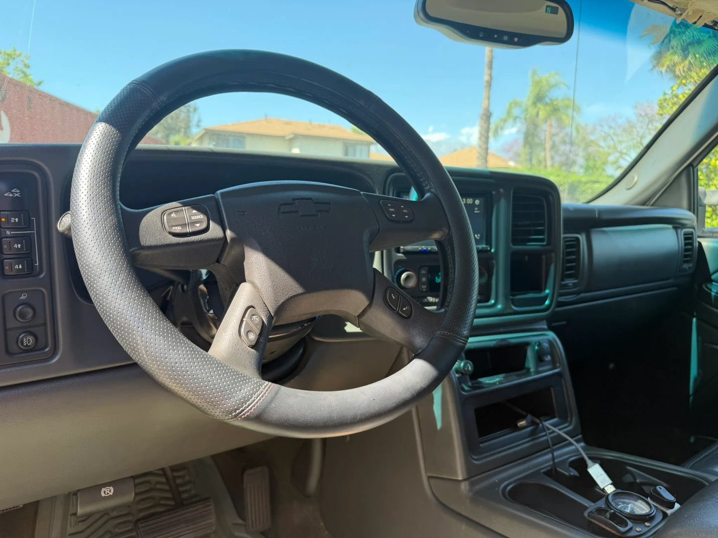 Used 2005 Chevrolet Silverado 2500 LT w/ Heavy-Duty Power Package AWD/4WD image 11