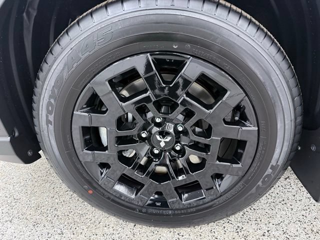 New 2026 Mitsubishi Outlander AWD image 16