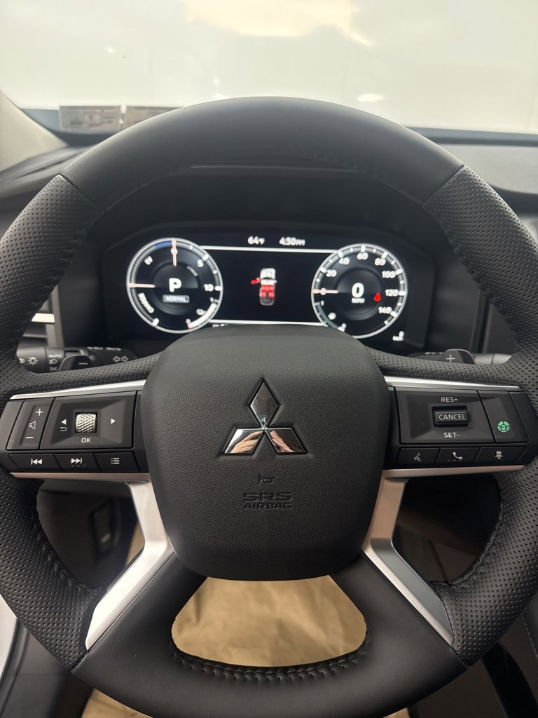 New 2025 Mitsubishi Outlander SE image 17