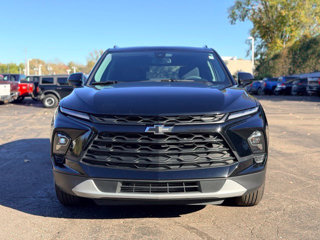 Used 2024 Chevrolet Blazer LT w/ Convenience Package AWD/4WD image 3