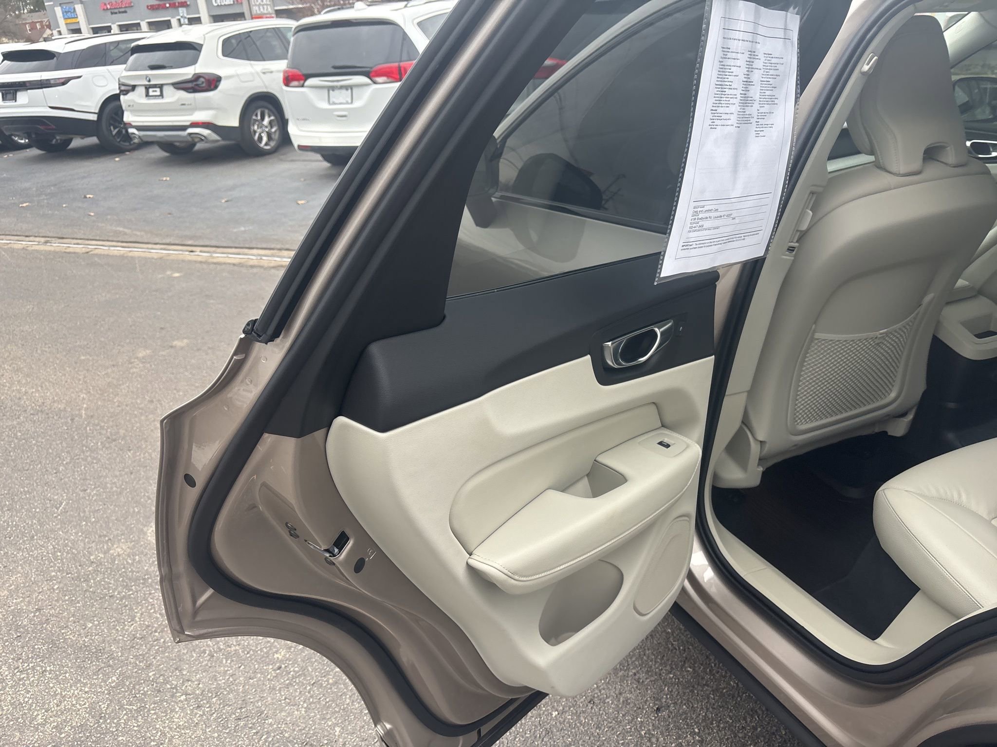 Used 2025 Volvo XC60 T8 Plus w/ Protection Package Premier image 23