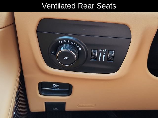 Used 2025 Jeep Grand Cherokee Summit AWD/4WD image 38