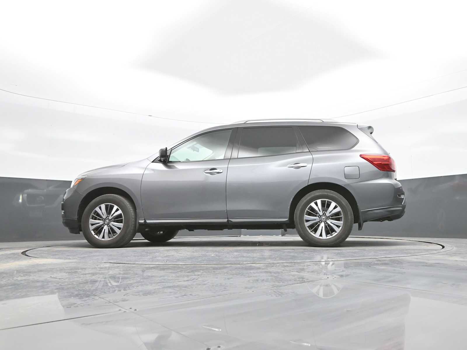 Used 2020 Nissan Pathfinder S image 40