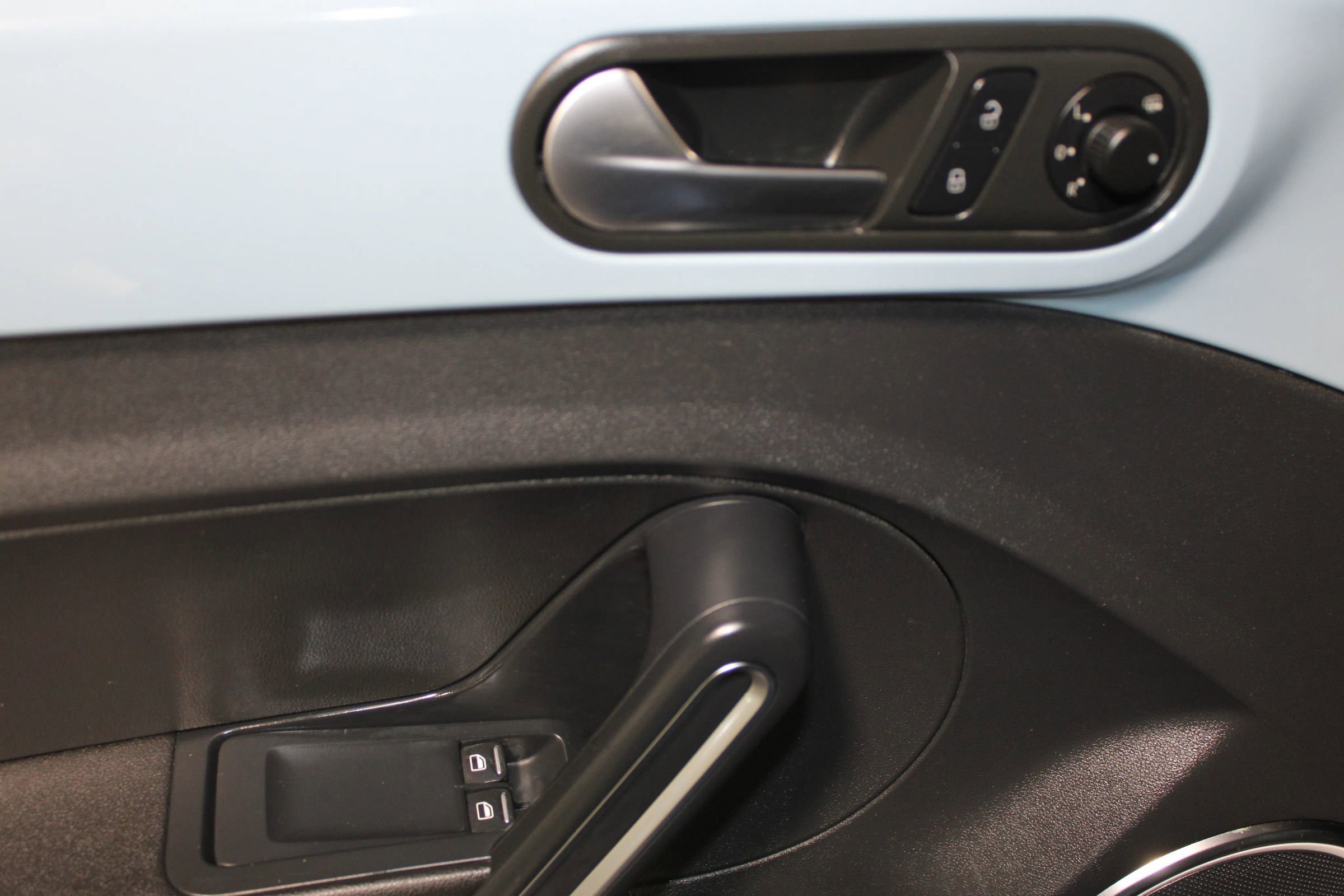 Used 2012 Volkswagen Beetle 2.5 FWD image 9