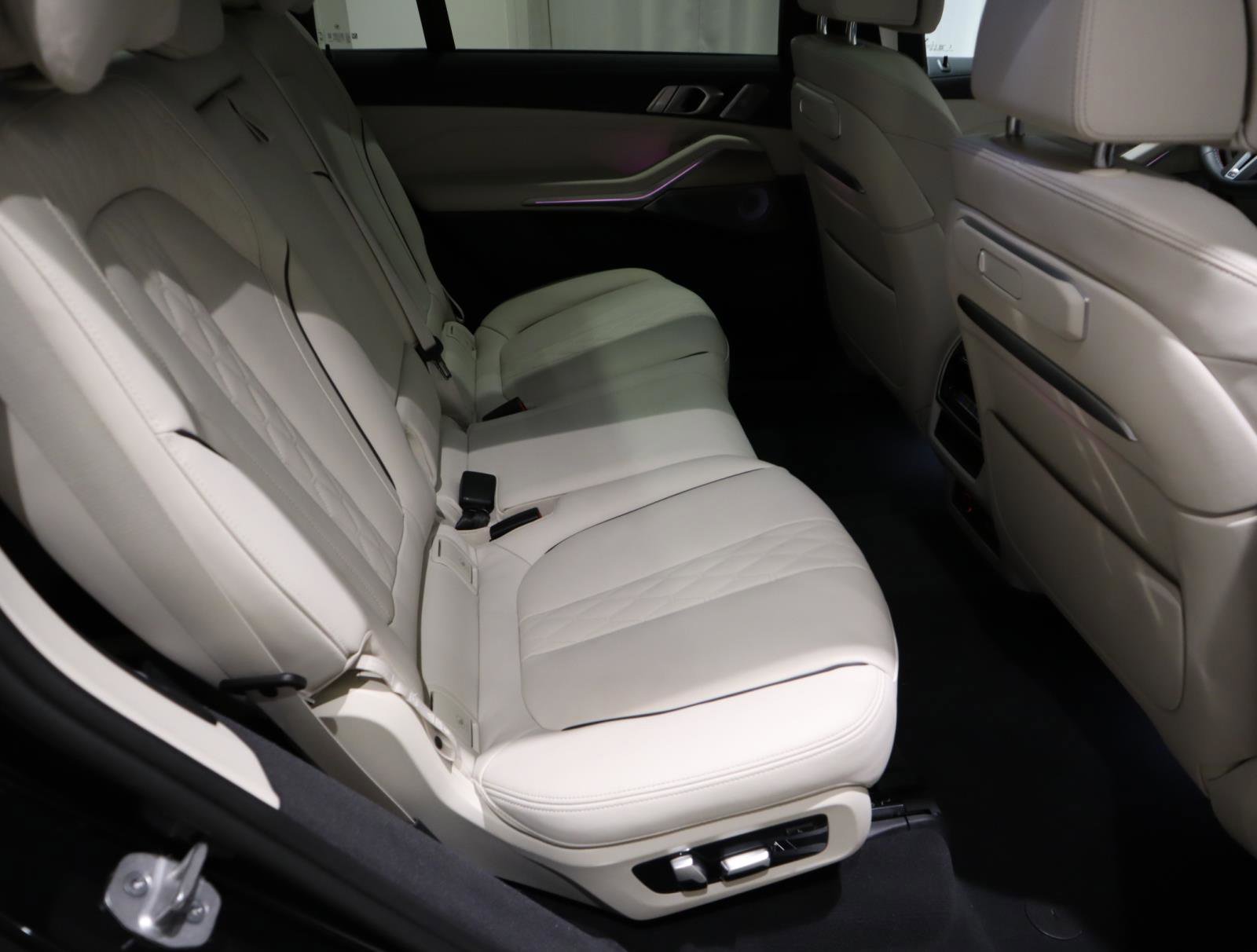 Used 2025 BMW X7 M60i image 14