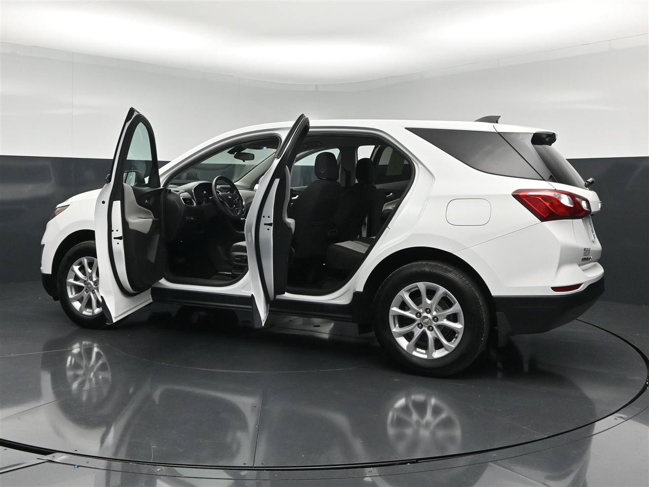 Used 2019 Chevrolet Equinox LS w/ LS Convenience Package AWD/4WD image 38