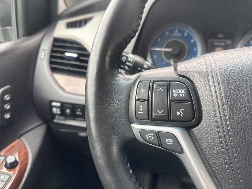 Used 2017 Toyota Sienna Limited Premium image 21