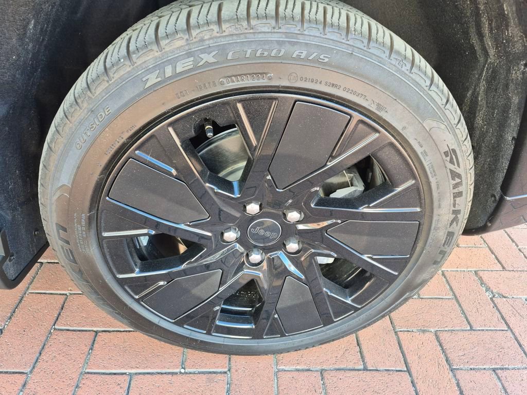 Used 2025 Jeep Wagoneer S Launch Edition image 9