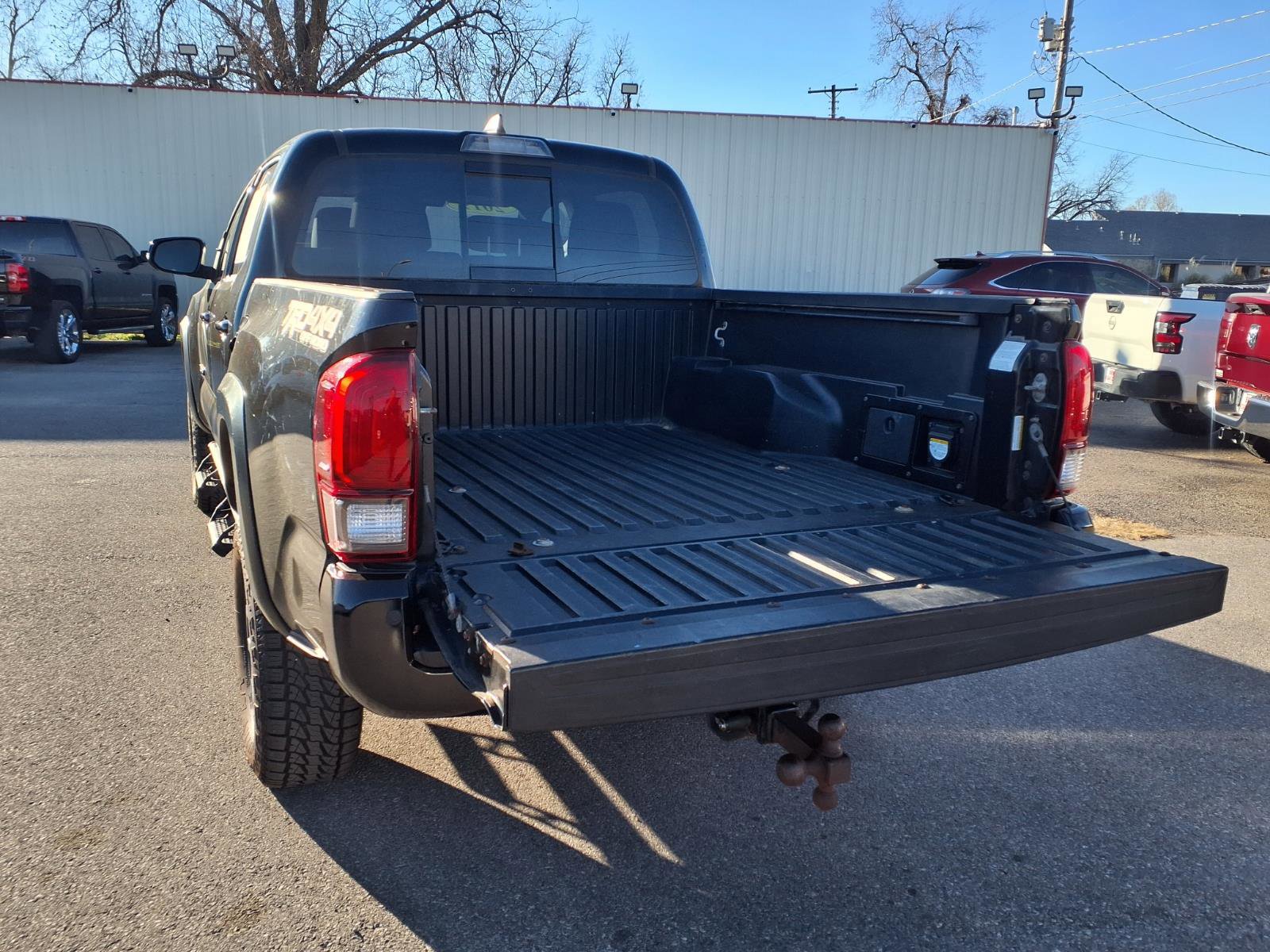Used 2019 Toyota Tacoma TRD Off-Road w/ Technology Package AWD/4WD image 21