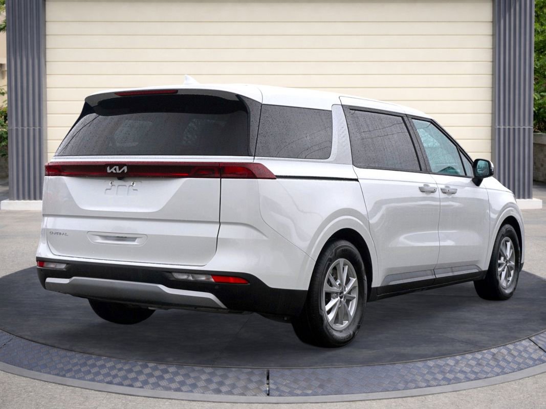 Used 2024 Kia Carnival LX FWD image 7