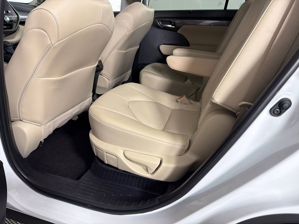 Used 2025 Toyota Highlander Limited image 22