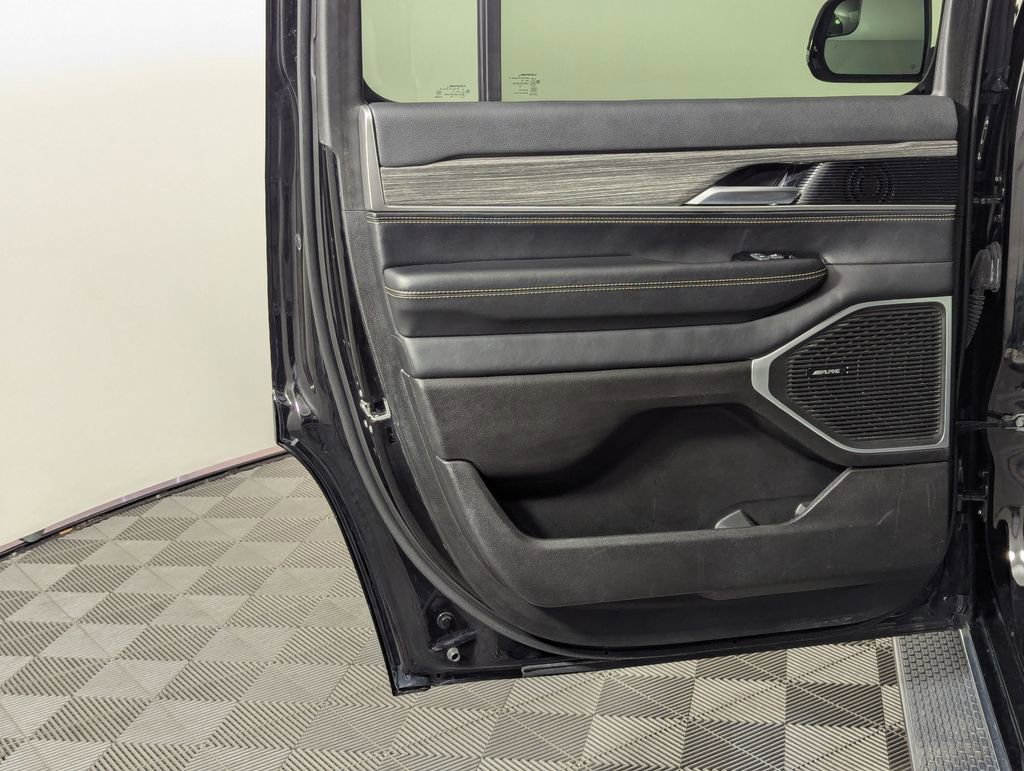 Used 2024 Jeep Wagoneer Series II w/ Flexible Seating Group RWD image 89