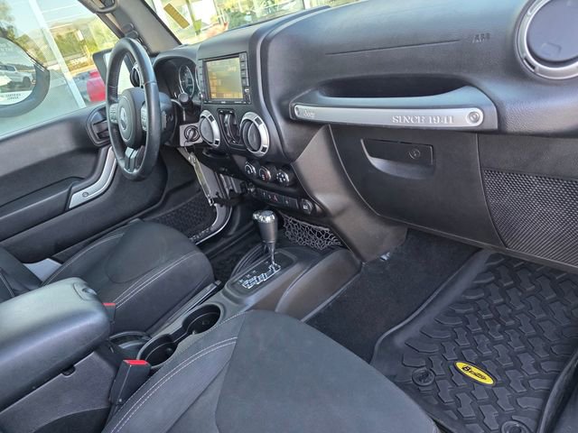 Used 2016 Jeep Wrangler Unlimited Sahara w/ Connectivity Group image 19